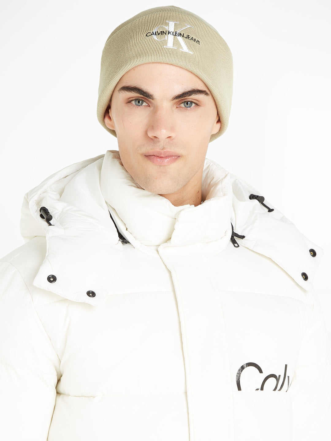 CKJ MONOLOGO EMBRO BEANIE - PLAZA TAUPE