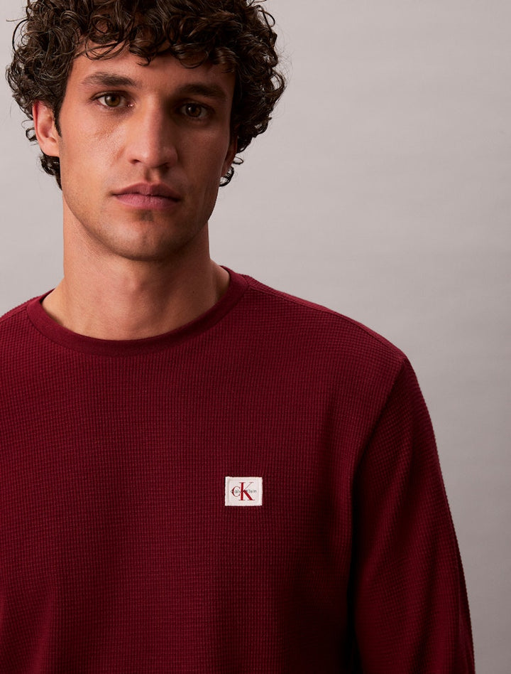 CKJ LS WAFFLE BADGE CREW - RENAISSANCE RED
