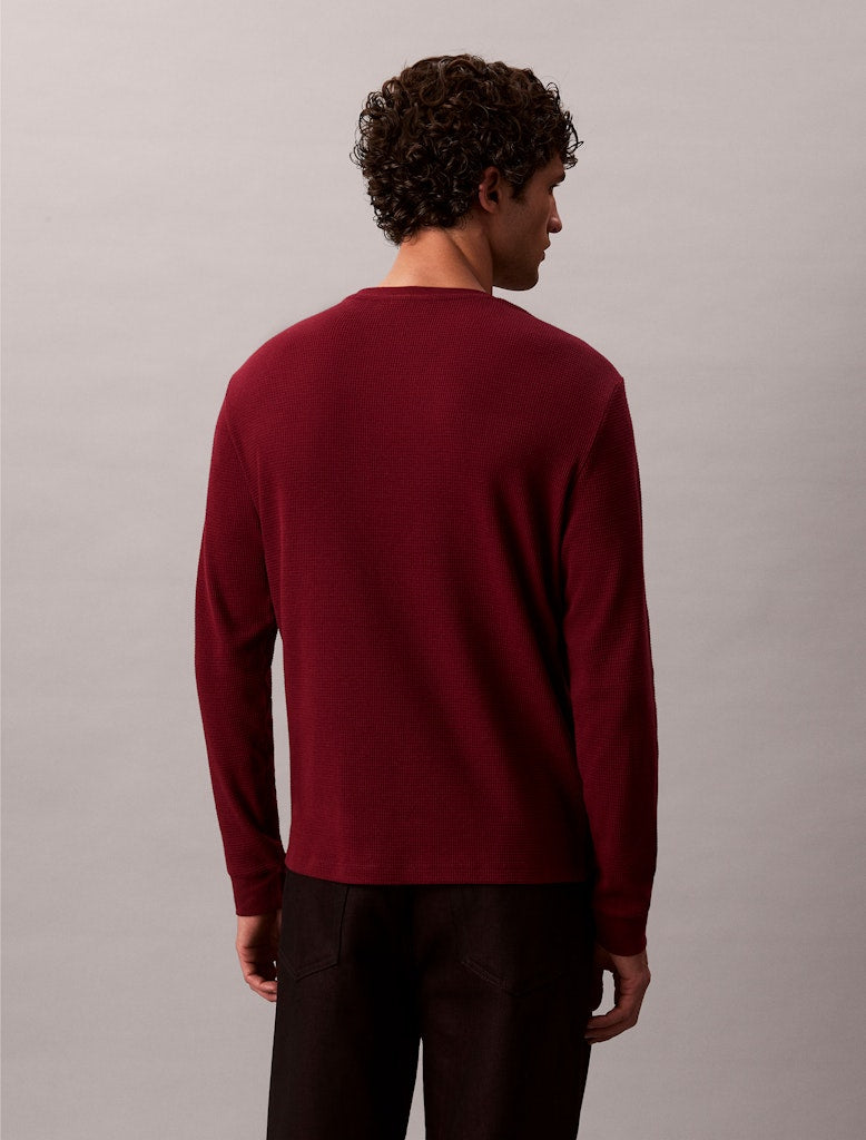CKJ LS WAFFLE BADGE CREW - RENAISSANCE RED