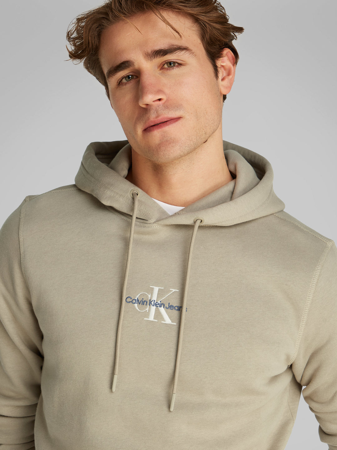 CKJ MONOLOGO HOODIE - ALUMINUM