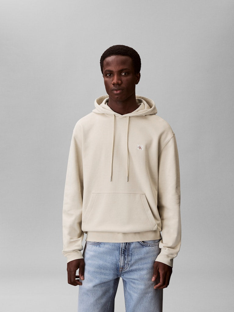 CKJ LS EU 350TERRY BADGE HOOD - OATMEAL