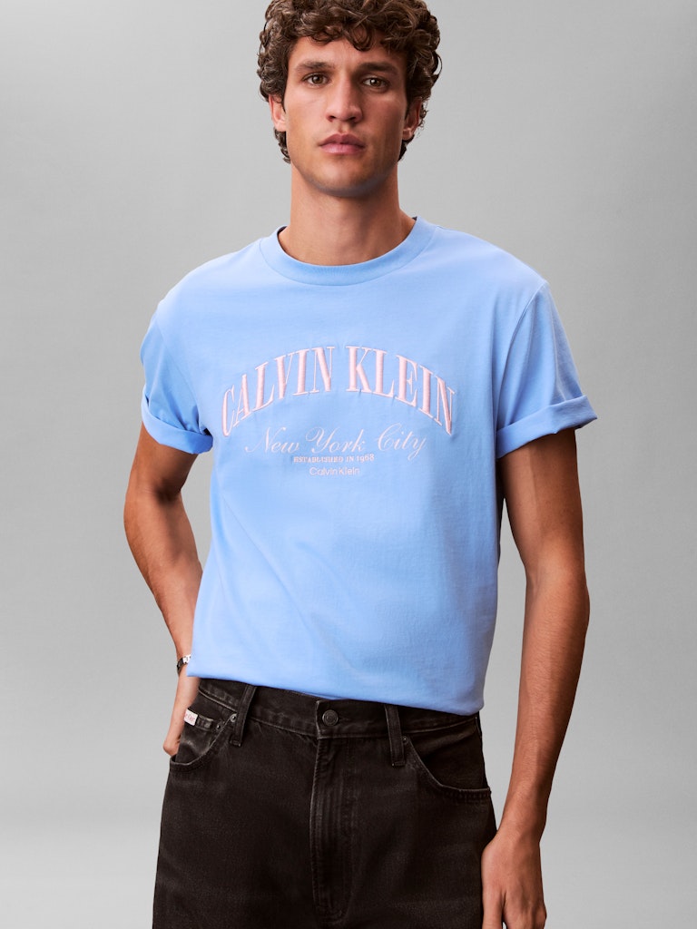 CKJ 20S MARCH GRAPHIC SEASONAL TEE - BLUE
