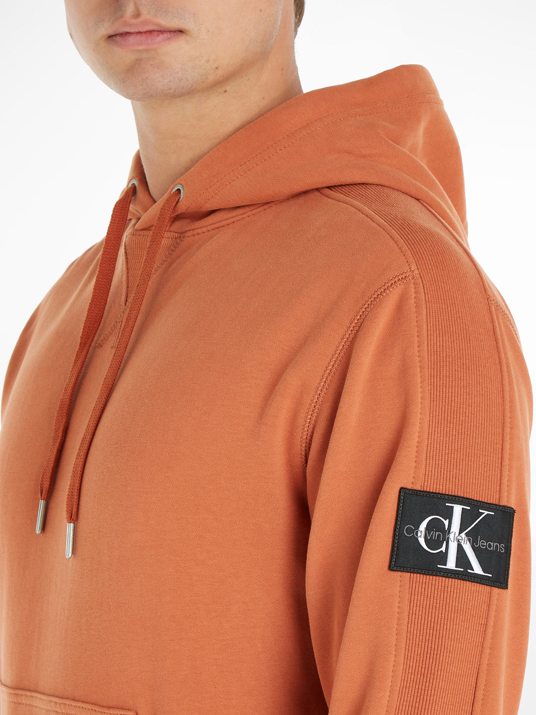 CKJ BADGE HOODIE - AUBURN