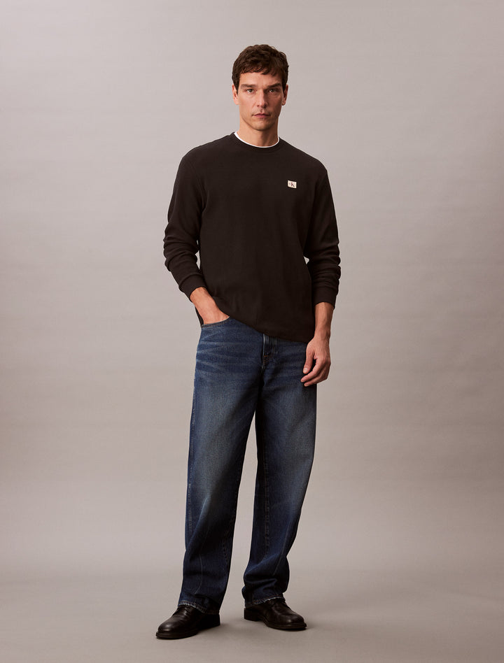 CKJ LS WAFFLE BADGE CREW - BLACK