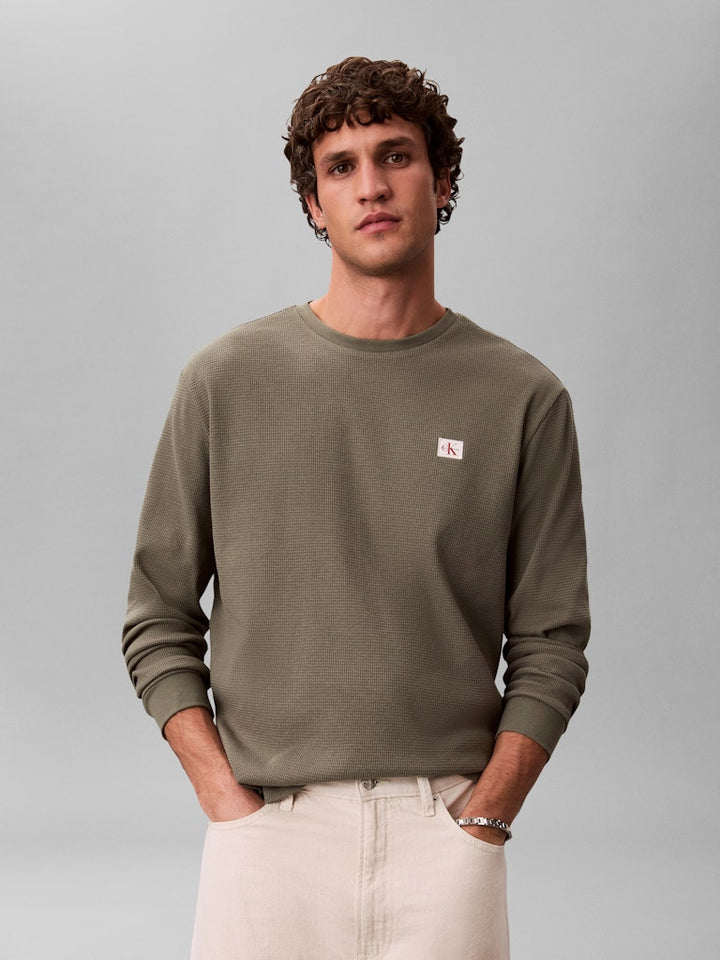 CKJ LS WAFFLE BADGE CREWNK - DUSTY OLIVE