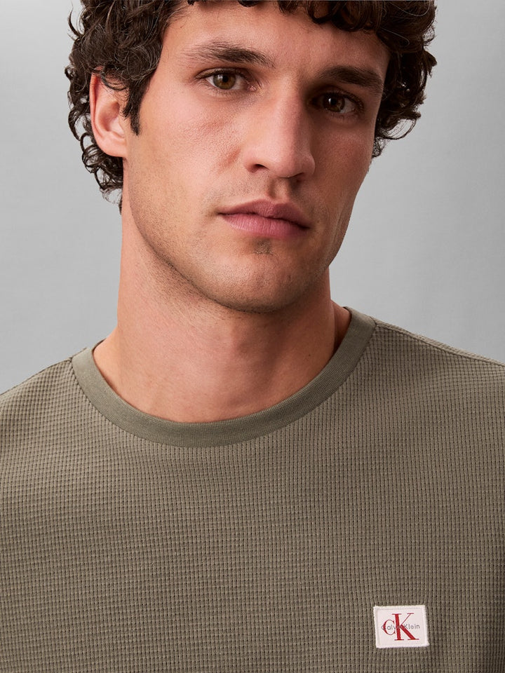 CKJ LS WAFFLE BADGE CREWNK - DUSTY OLIVE