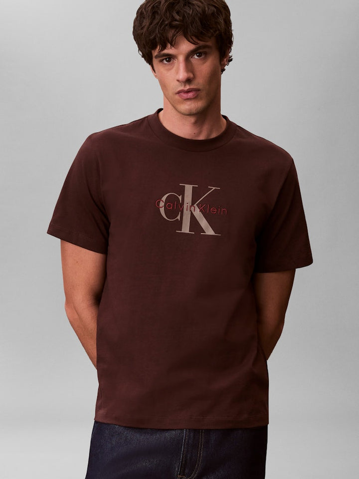 CALVIN KLEIN JEANS SS HERO MONOLOGO TEE - RICH BROWN