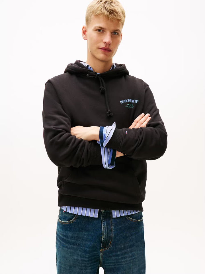 TOMMY JEANS REG DOLLAR STACK HOODIE - BLACK