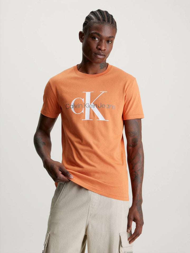 CKJ SEASONAL MONOLOGO TEE - BURNT CLAY