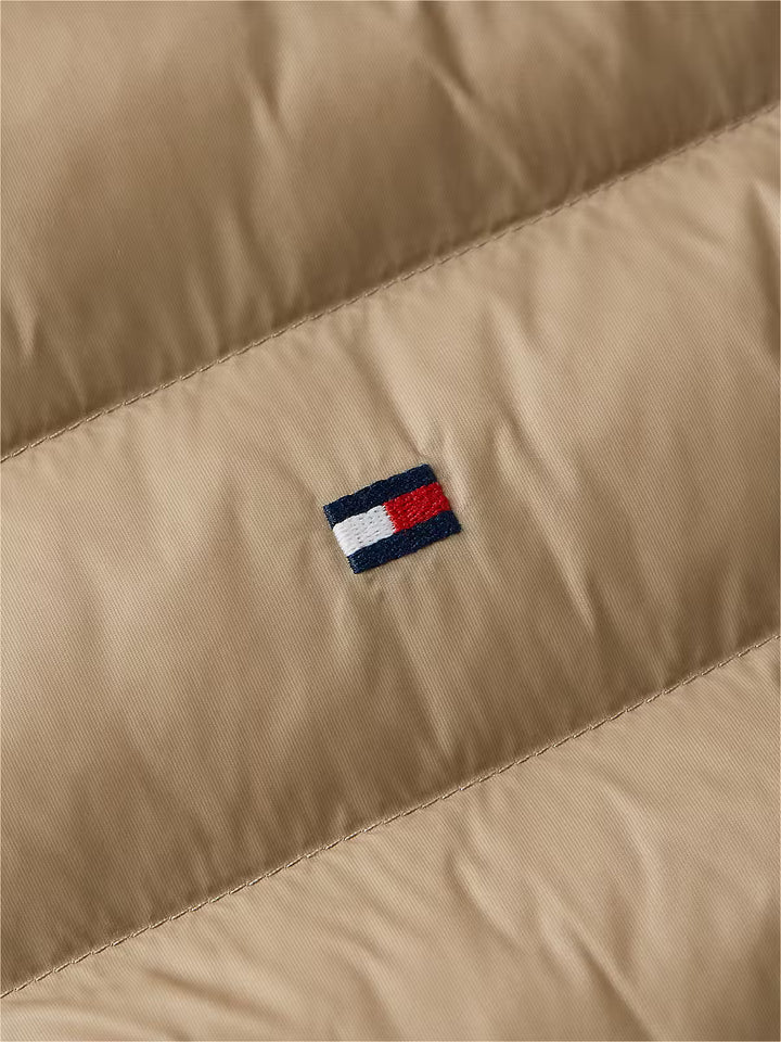 TOMMY HILFIGER PACKABLE RECYCLED VEST - COASTAL TAUPE