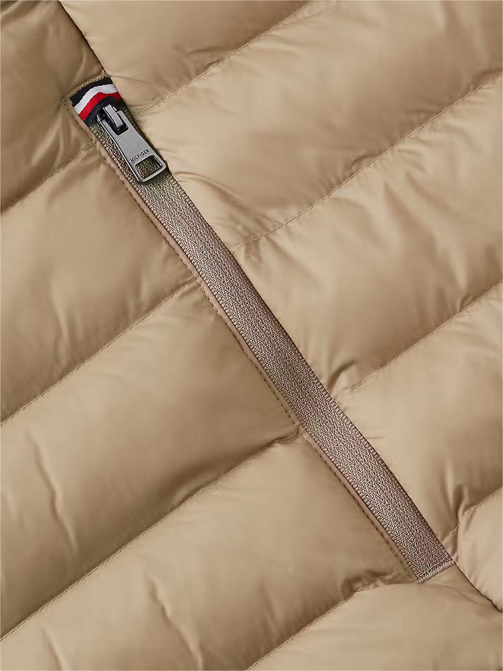 TOMMY HILFIGER PACKABLE RECYCLED VEST - COASTAL TAUPE