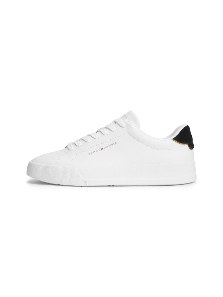 TOMMY HILFIGER COURT LTH DETAIL ESS - WHITE/BLACK/GOLD