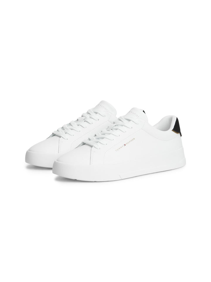 TOMMY HILFIGER COURT LTH DETAIL ESS - WHITE/BLACK/GOLD