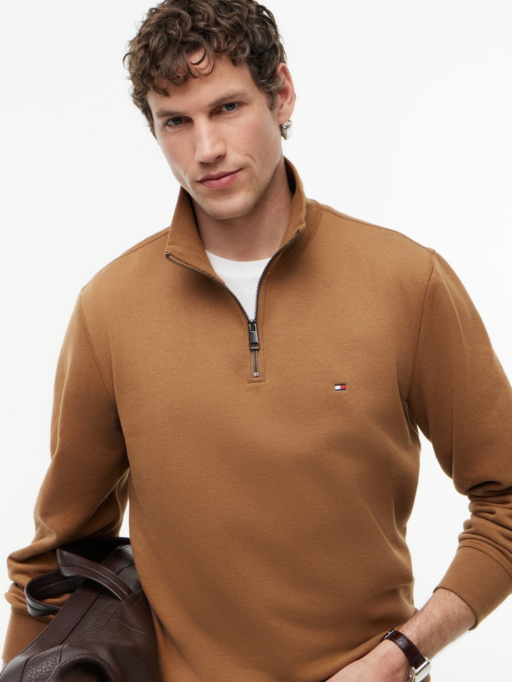 TOMMY HILFIGER ESSENTIAL FLEECE 1/4 ZIP - TAWNY