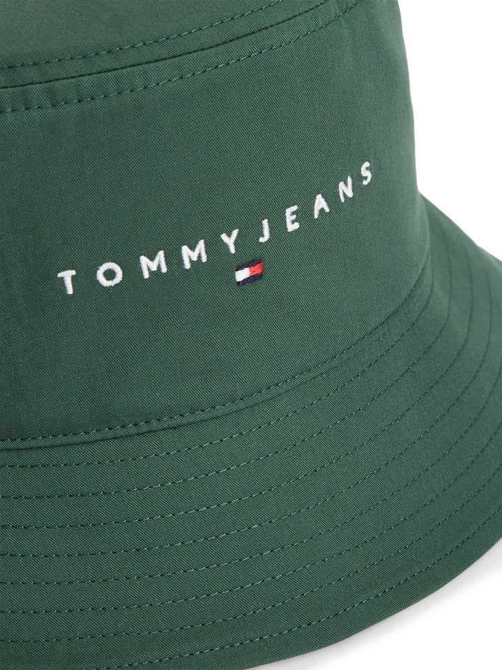 TOMMY JEANS LINEAR LOGO BUCKET - SHADOW PINE