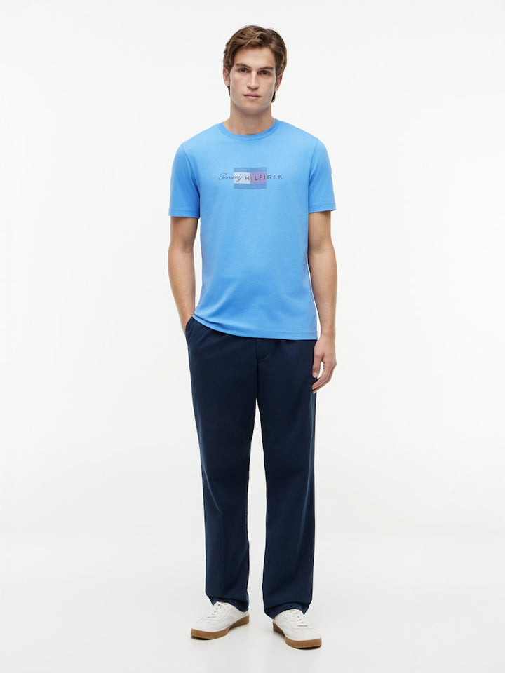 TOMMY HILFIGER SCRIPT FLAG REGULAR TEE - BLUE SPELL