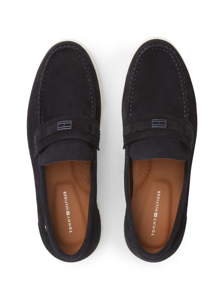 TOMMY HILFIGER LIGHT SUEDE FLAG HARDWARE LOAFER