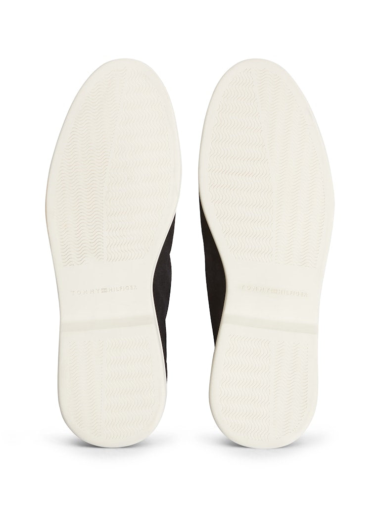 TOMMY HILFIGER LIGHT SUEDE FLAG HARDWARE LOAFER