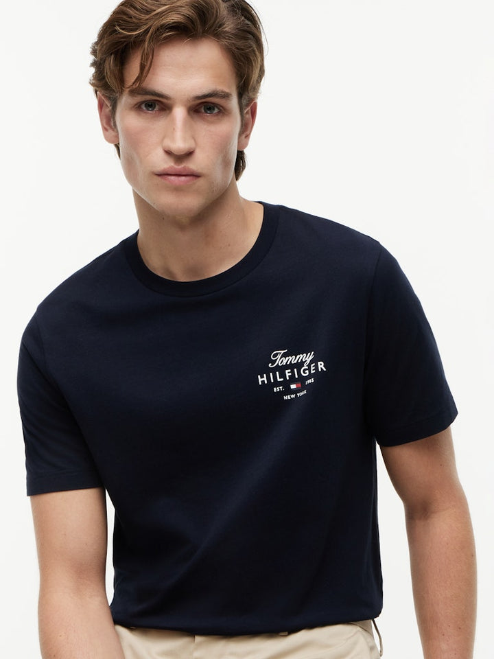 TOMMY HILFIGER SCRIPT STACK REGULAR TEE - NAVY