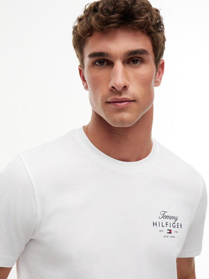TOMMY HILFIGER SCRIPT STACK REGULAR TEE - WHITE