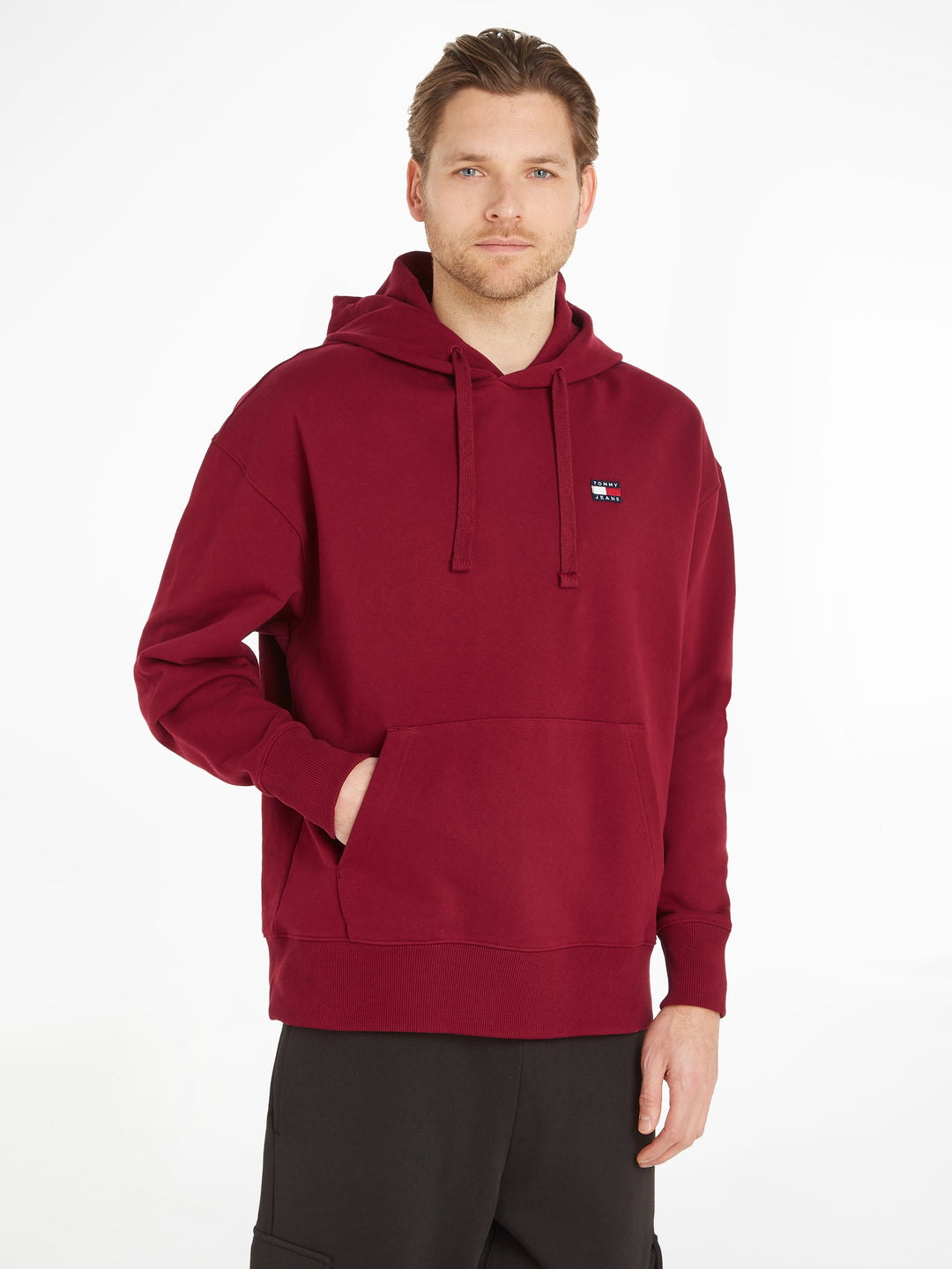 TJM RLX XS BADGE HOODIE - ROUGE