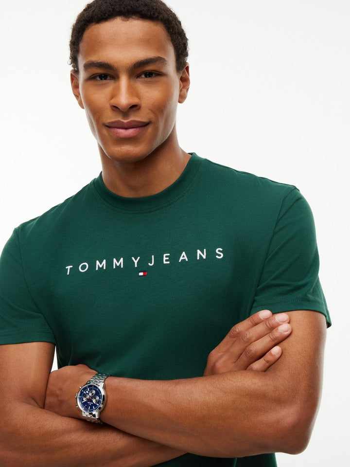 TOMMY JEANS REG LINEAR LOGO TEE - GREEN