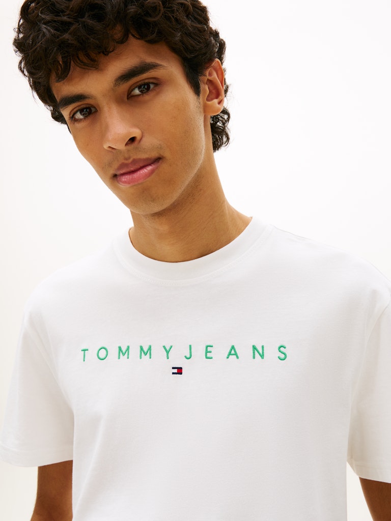 TOMMY JEANS REG LINEAR LOGO TEE - ECRU/GREEN