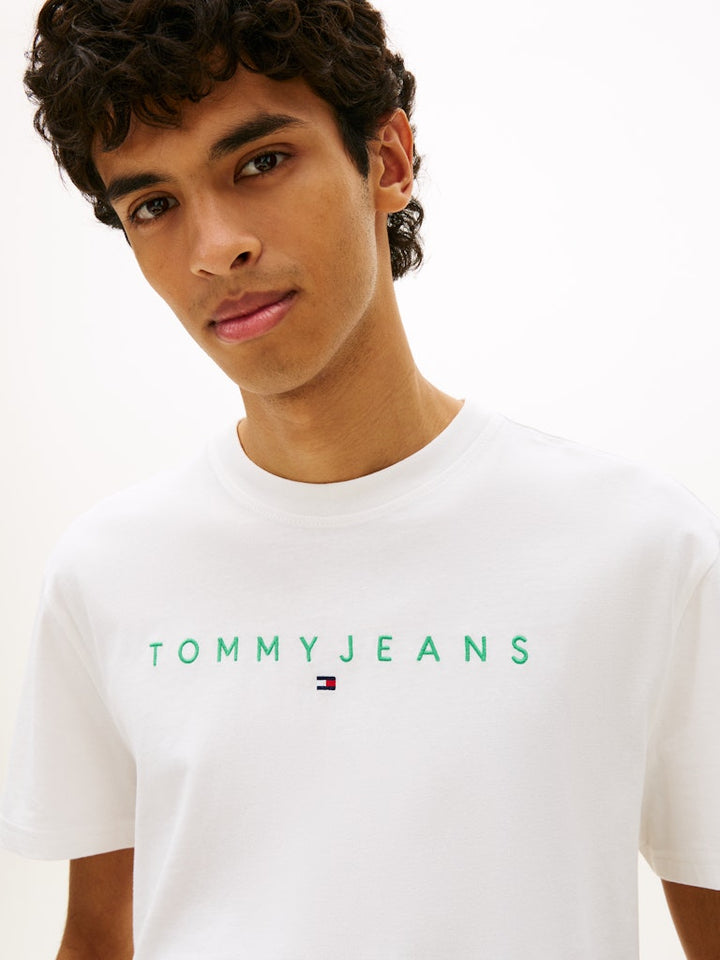 TOMMY JEANS REG LINEAR LOGO TEE - ECRU/GREEN