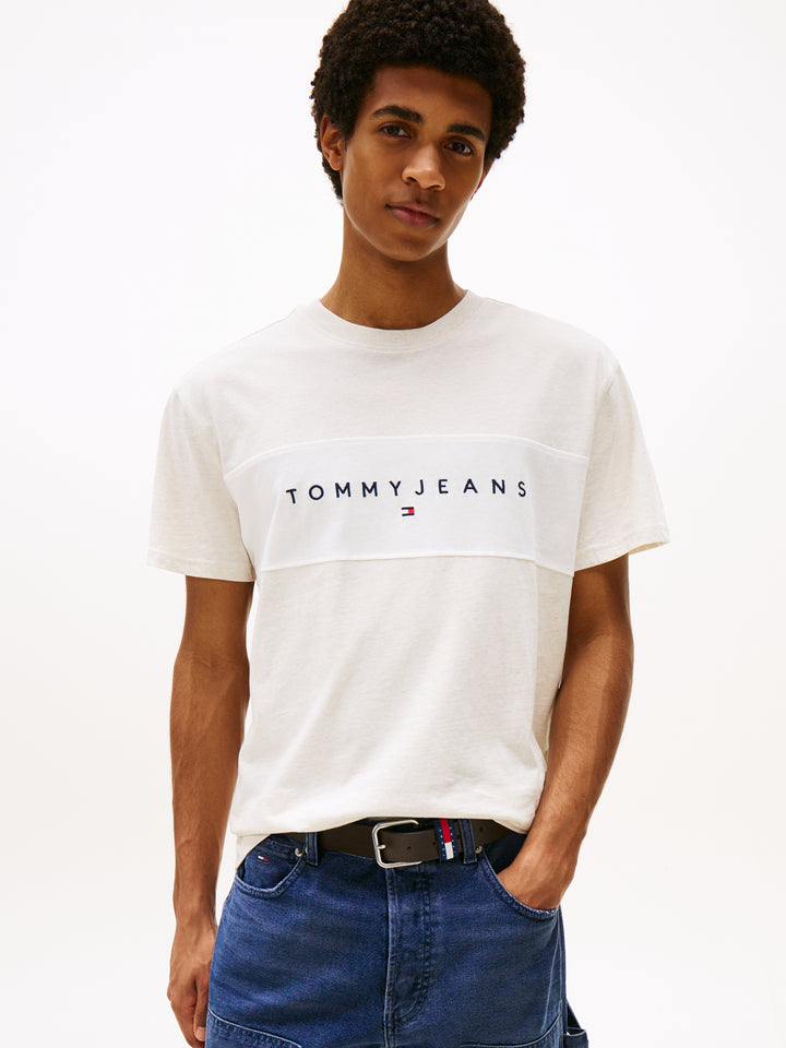 TJM REG CBLK LINEAR LOGO TEE - OAT/ECRU