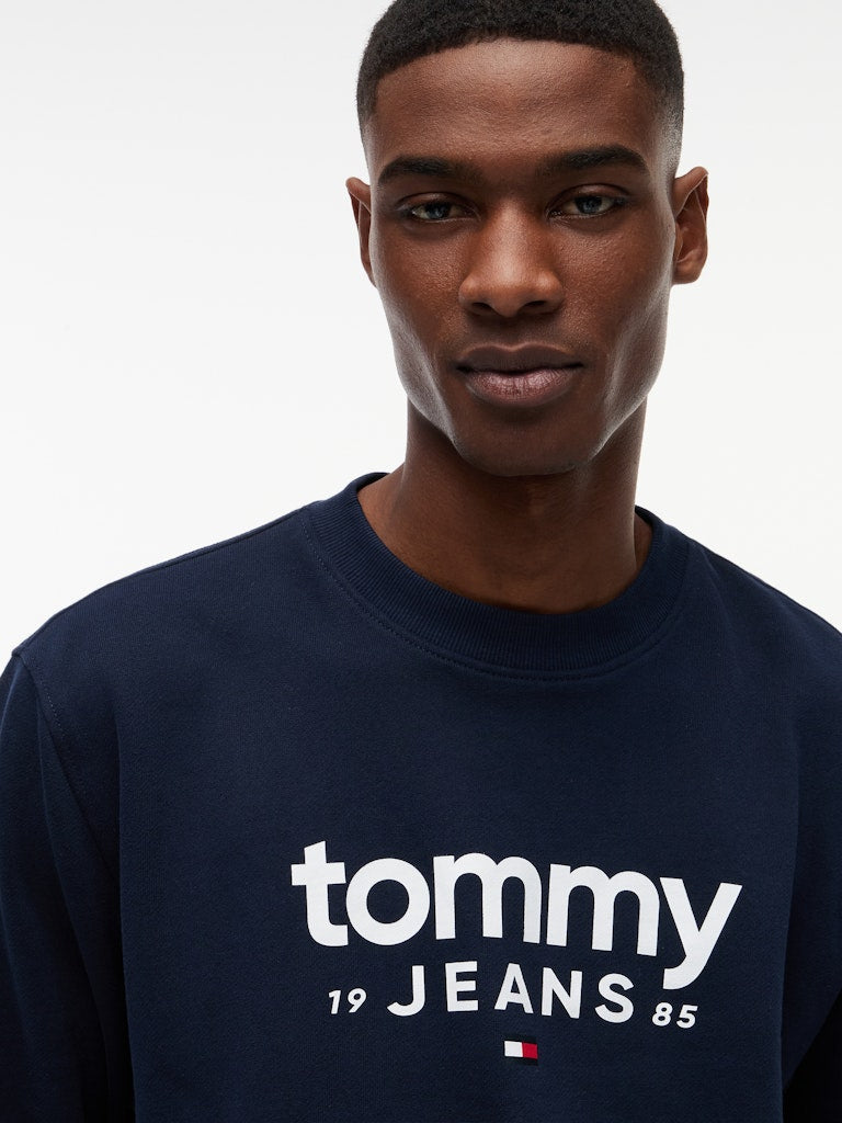 TOMMY JEANS GRAPHIC CREWNECK - NIGHT NAVY