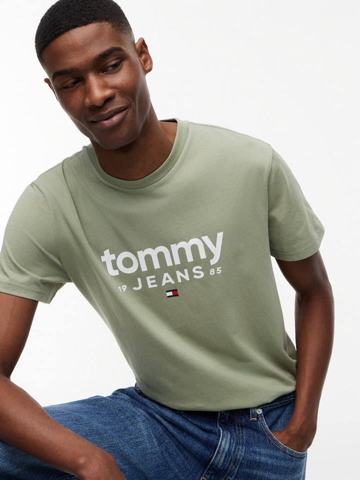 TOMMY JEANS SLIM GRAPHIC TEE - SPRING OLIVE