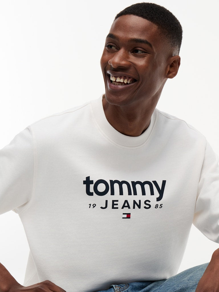 TOMMY JEANS GRAPHIC CREWNECK - ANICENT WHITE
