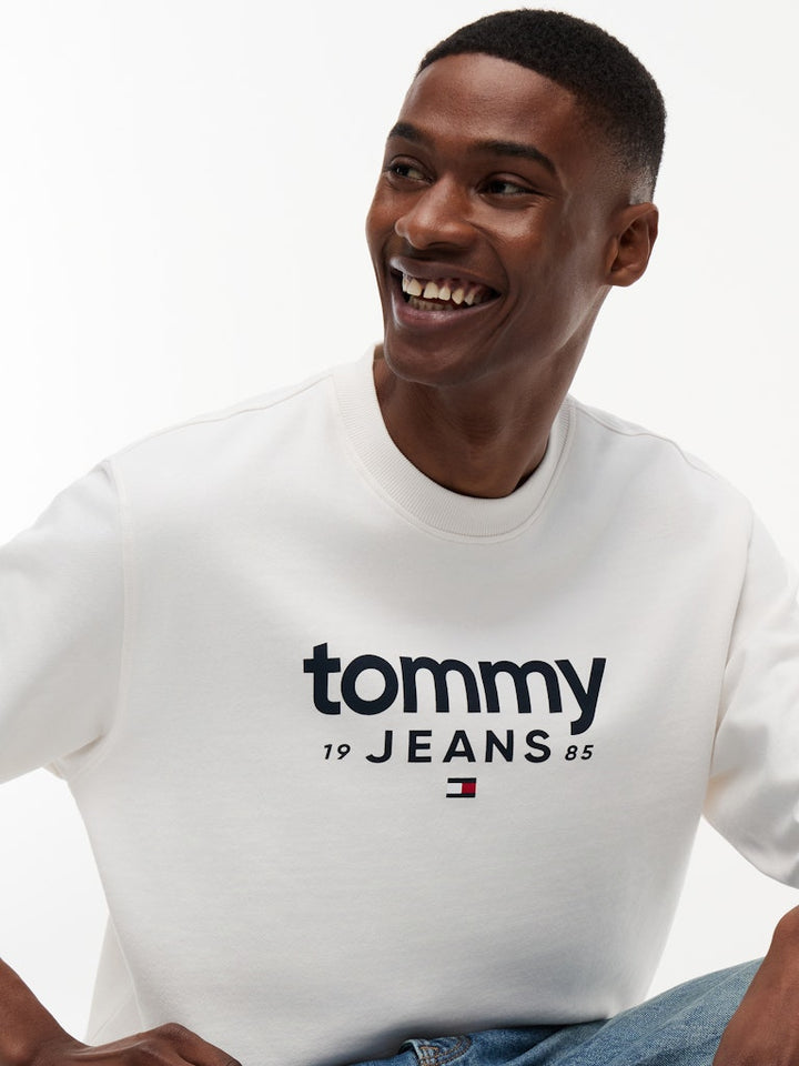 TOMMY JEANS GRAPHIC CREWNECK - ANICENT WHITE