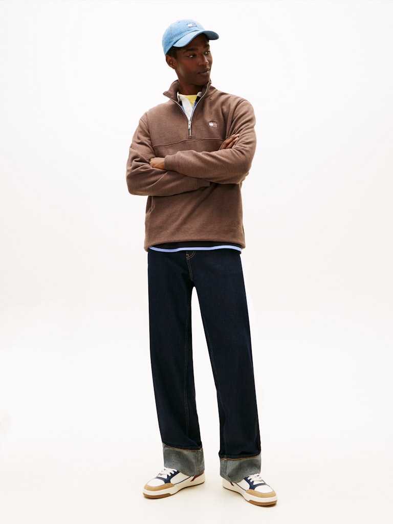 TOMMY JEANS REG BADGE QZ - WALNUT