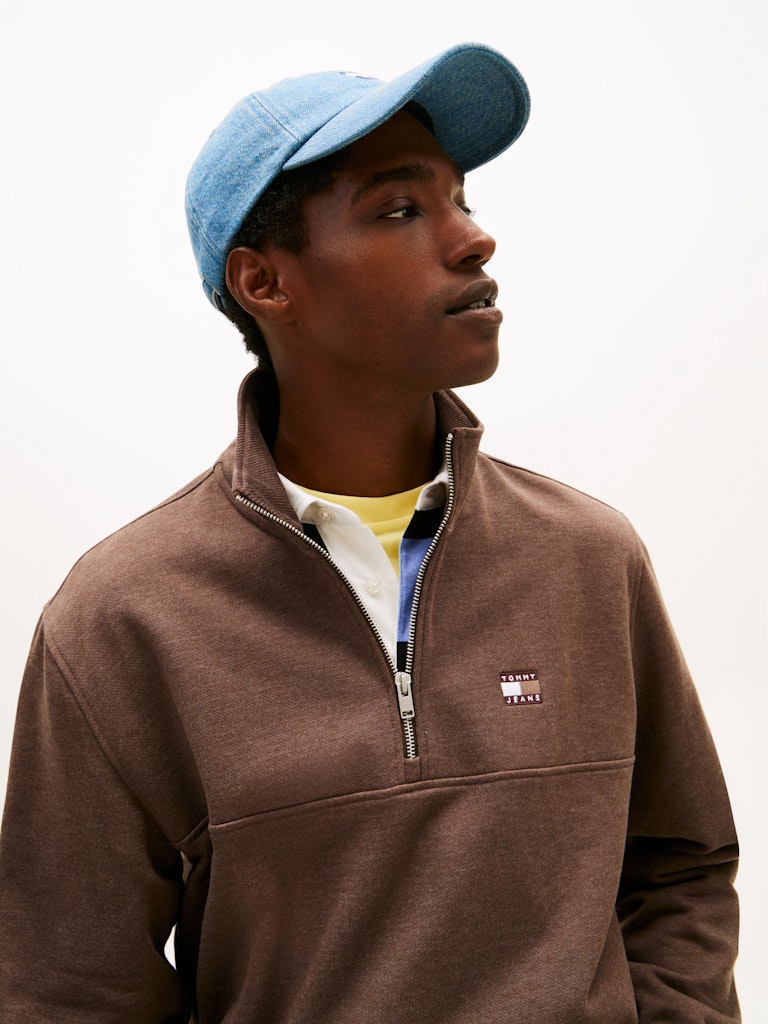 TOMMY JEANS REG BADGE QZ - WALNUT