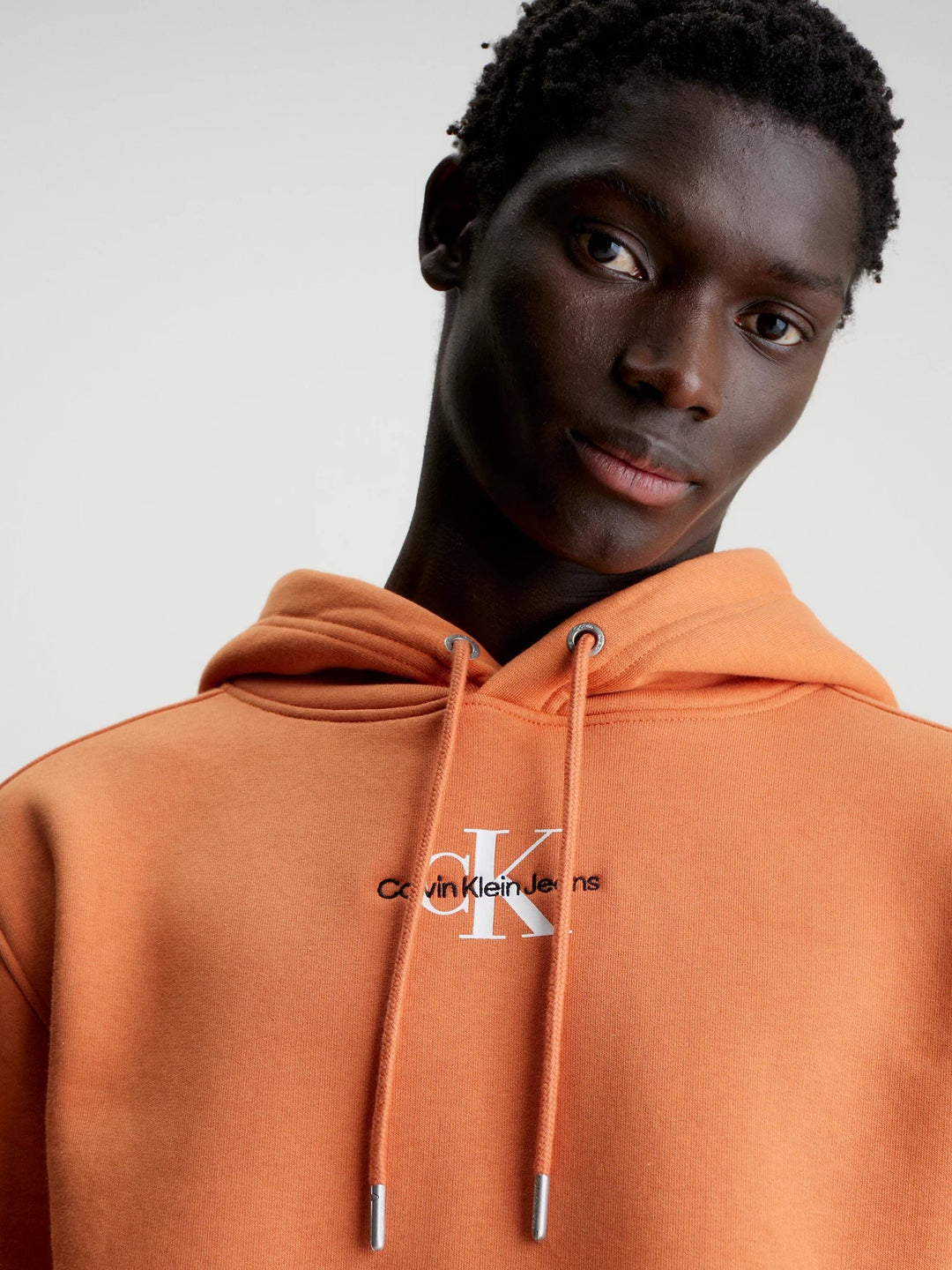 CKJ MONOLOGO HOODIE - BURNT CLAY