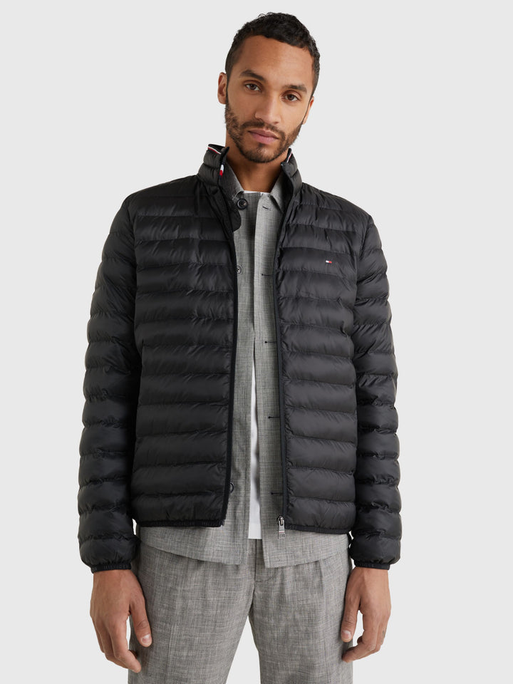 TH CORE PACKABLE RECYCLED JACKET - BLACK